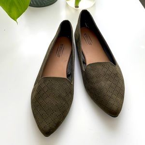 Point toe flats